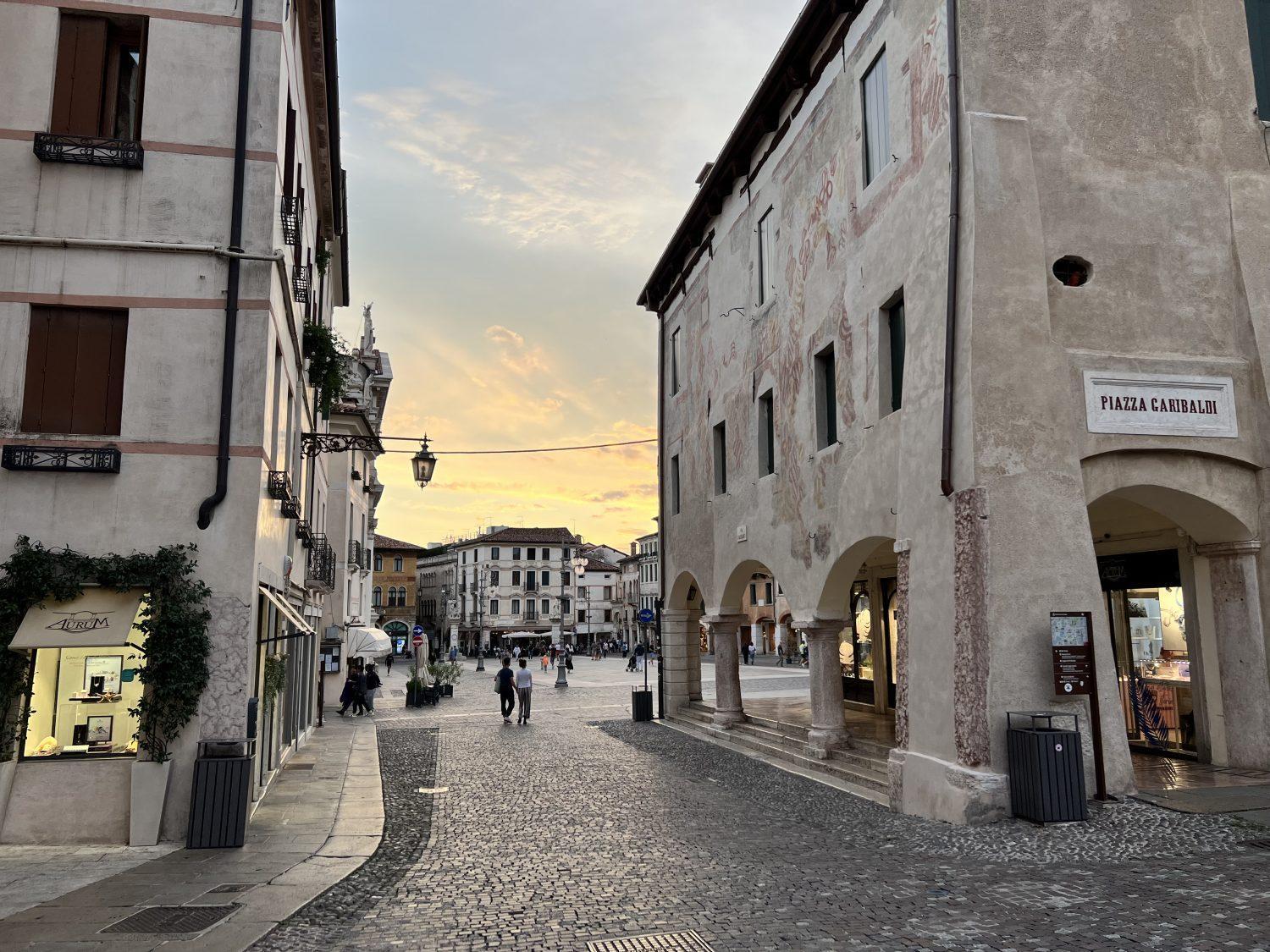 Ponte Vecchio, Elegante Appartamento A Due Passi Dal Centro Bassano del Grappa Ngoại thất bức ảnh